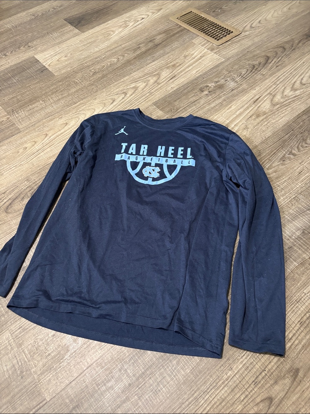 Nike Navy Long-Sleeve Tar Heel Basketball Tee with Light Blue Logo